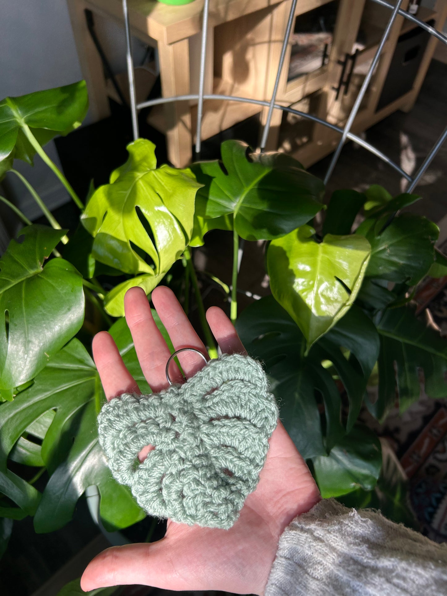 Crochet monstera keychain