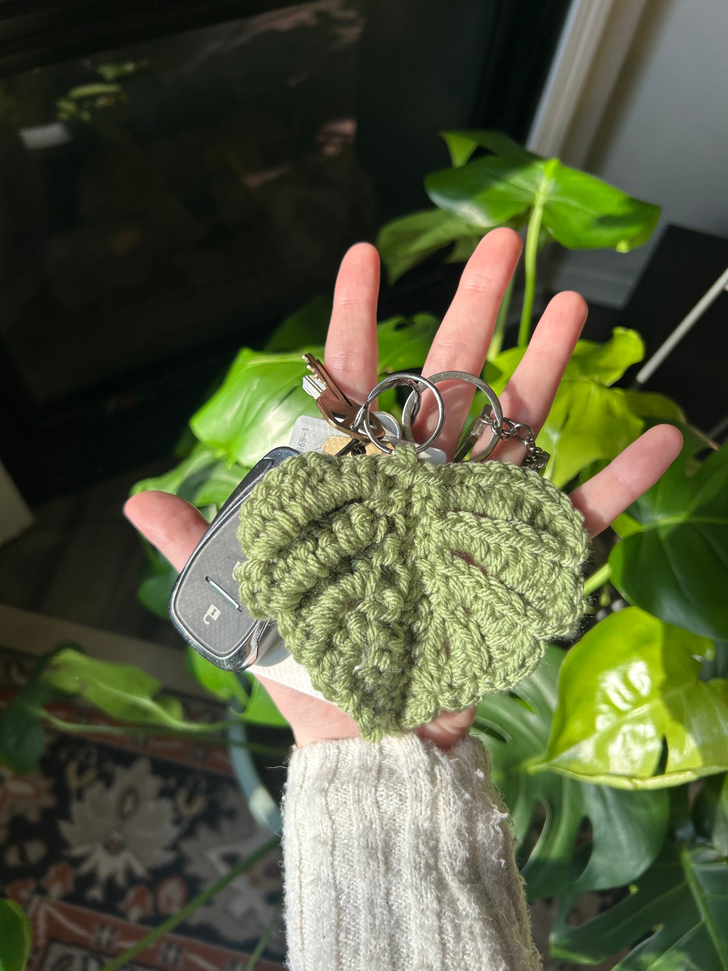 Crochet monstera keychain